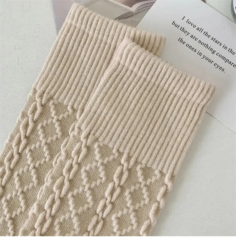 LuWe Cozy Cable Knit Socks